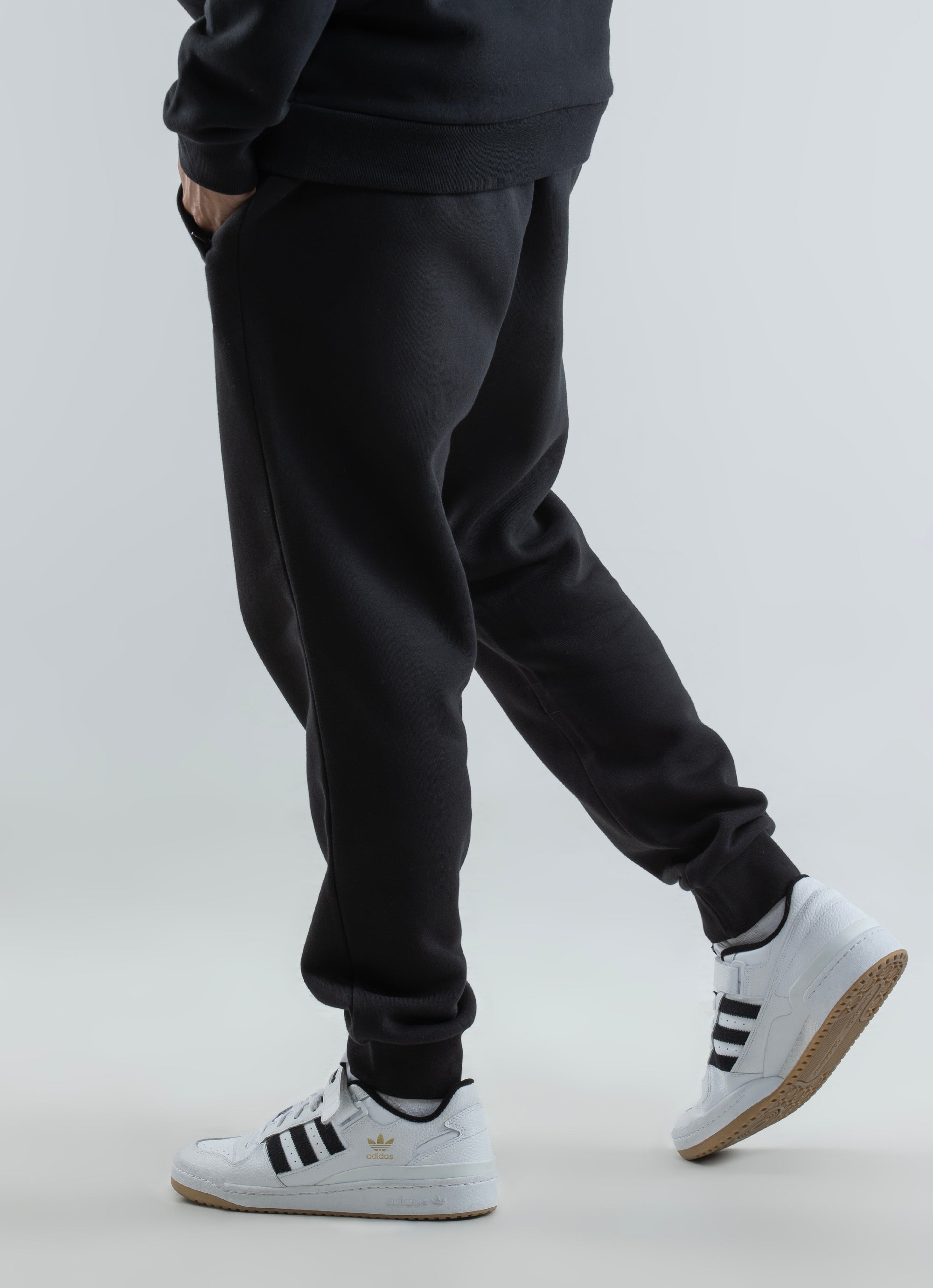 Adidas all black online sweatpants