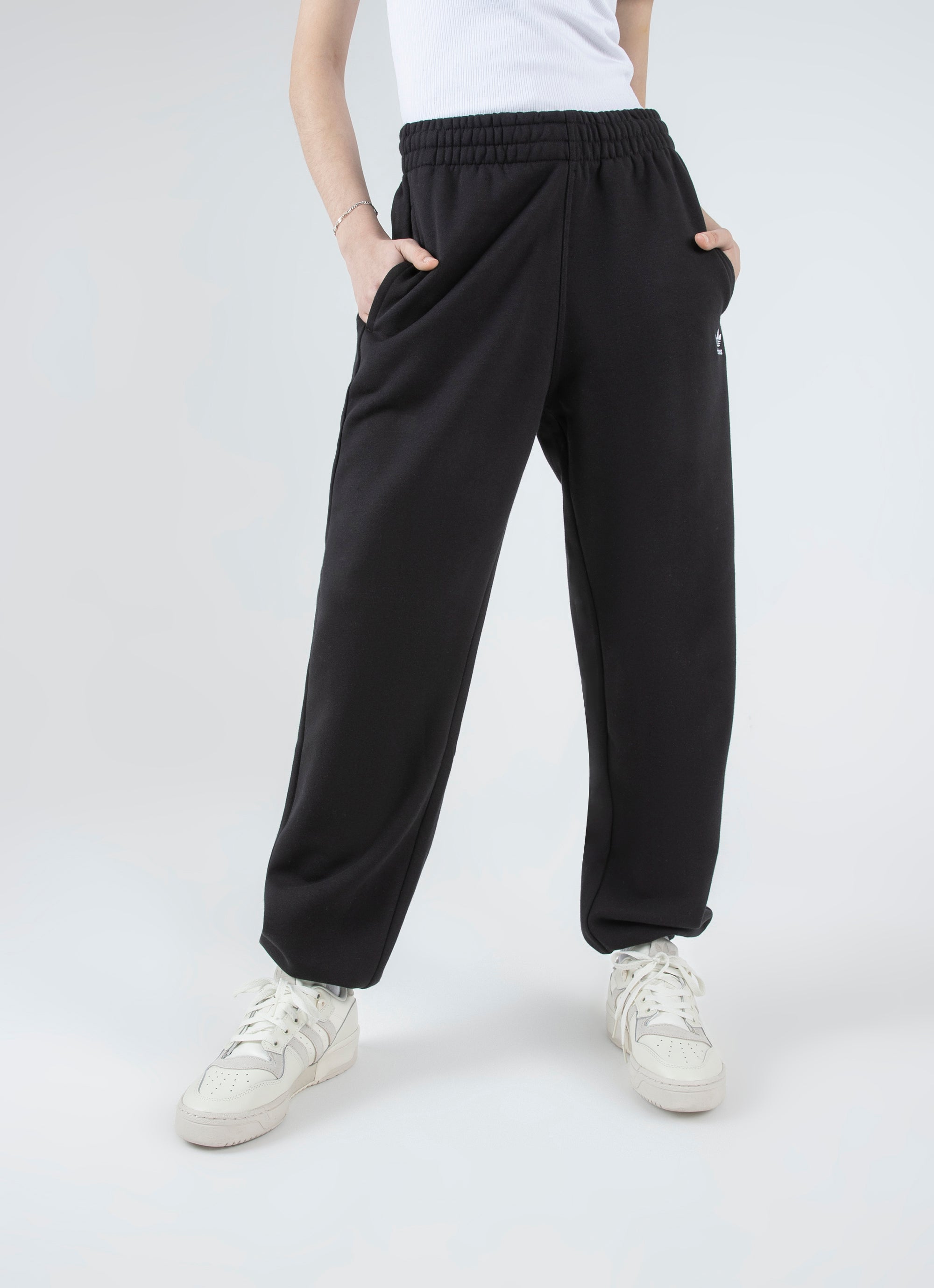 https://www.redrat.co.nz/content/products/adidas-originals-essentials-fleece-joggers-womens-black-side-detail-54392.jpg