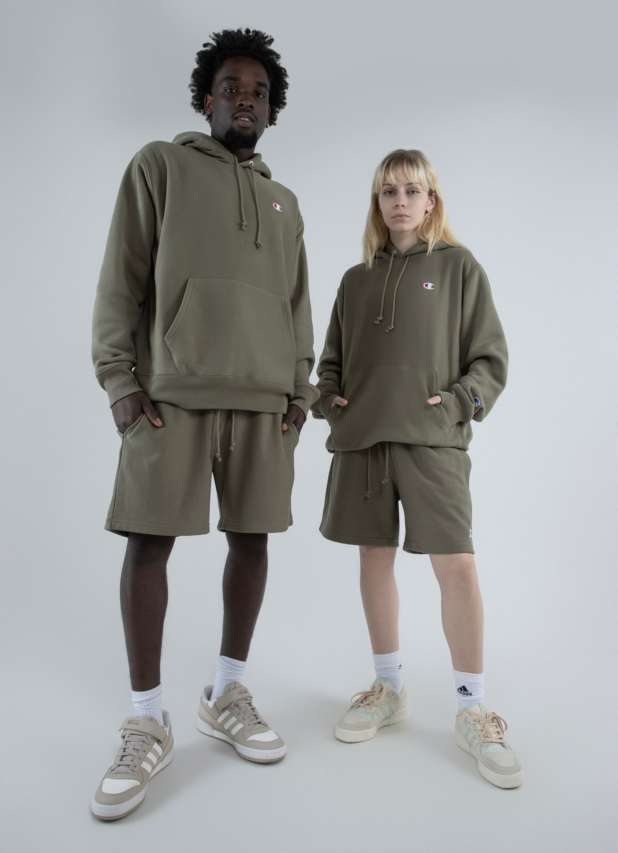 Champion sweater clearance and shorts outfit