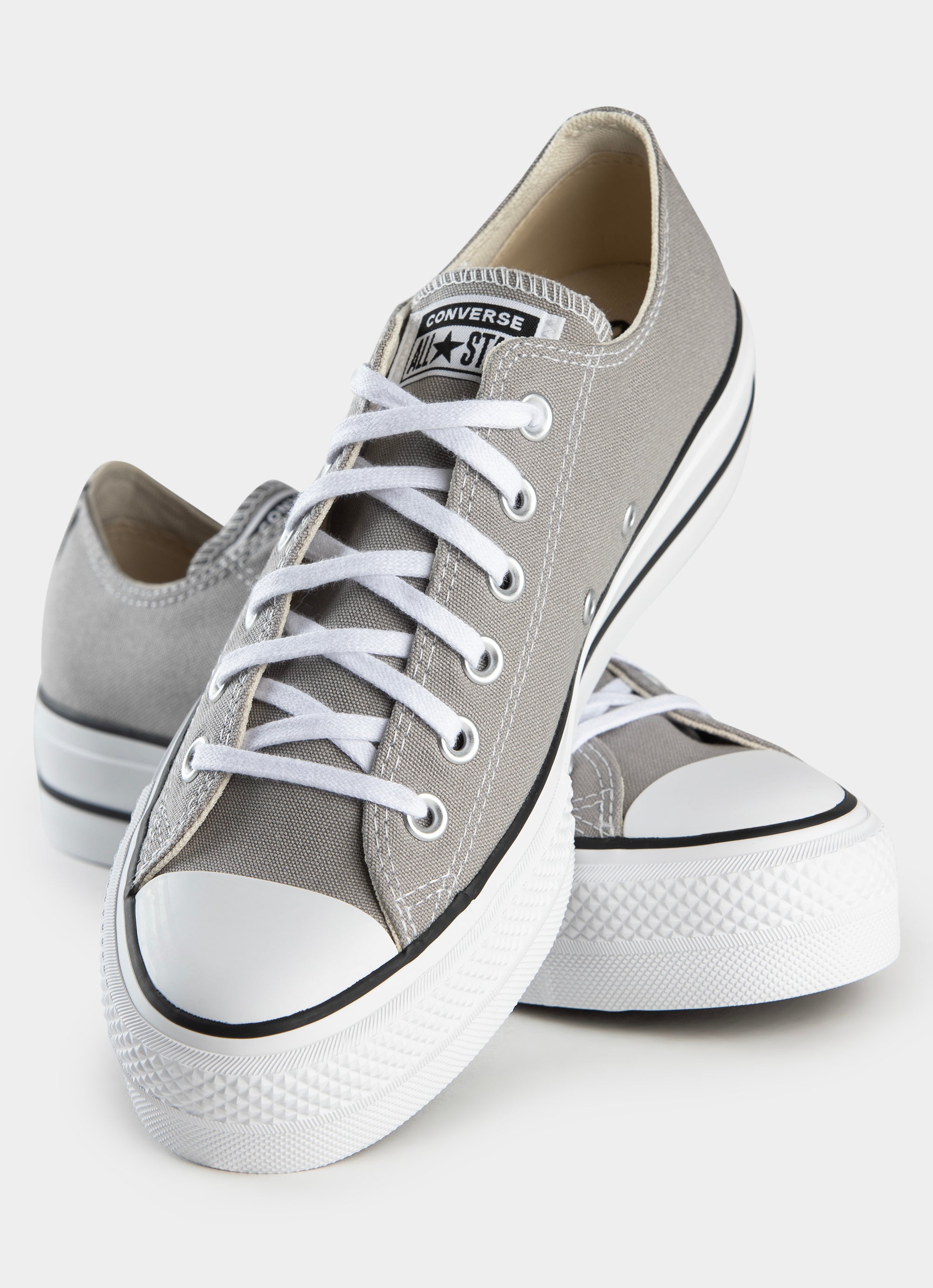 Low chuck taylor on sale