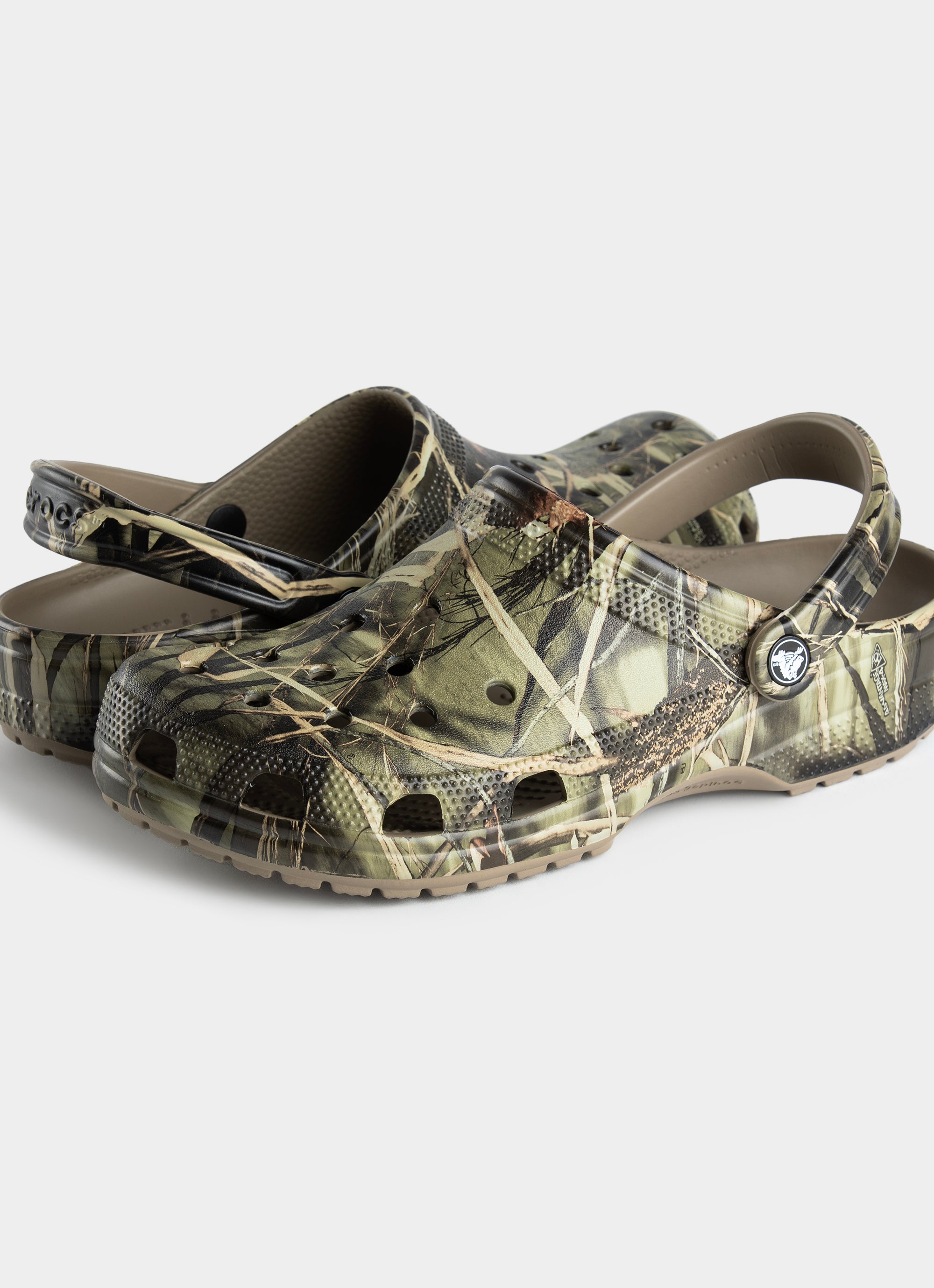 Crocs men's classic realtree hot sale