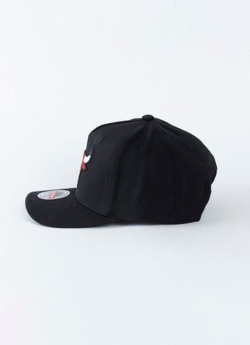 Mitchell & Ness 110 Chicago Bulls snapback cap in black