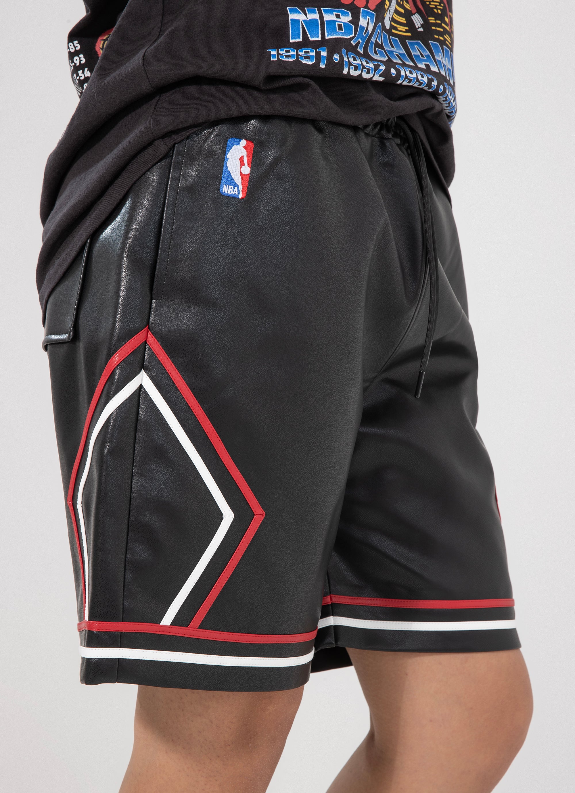 Mitchell Ness Nba Chicago Bulls Six Time Champion Shorts in Black Red Rat