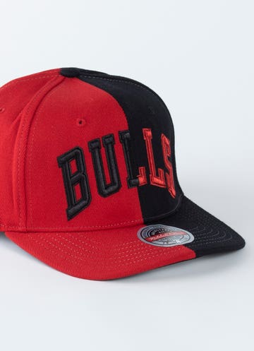 Mitchell & Ness Chicago Bulls 3-Time Champs Pro Crown Snapback Black