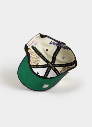 Mitchell & Ness 110 vintage logo snapback cap in off white