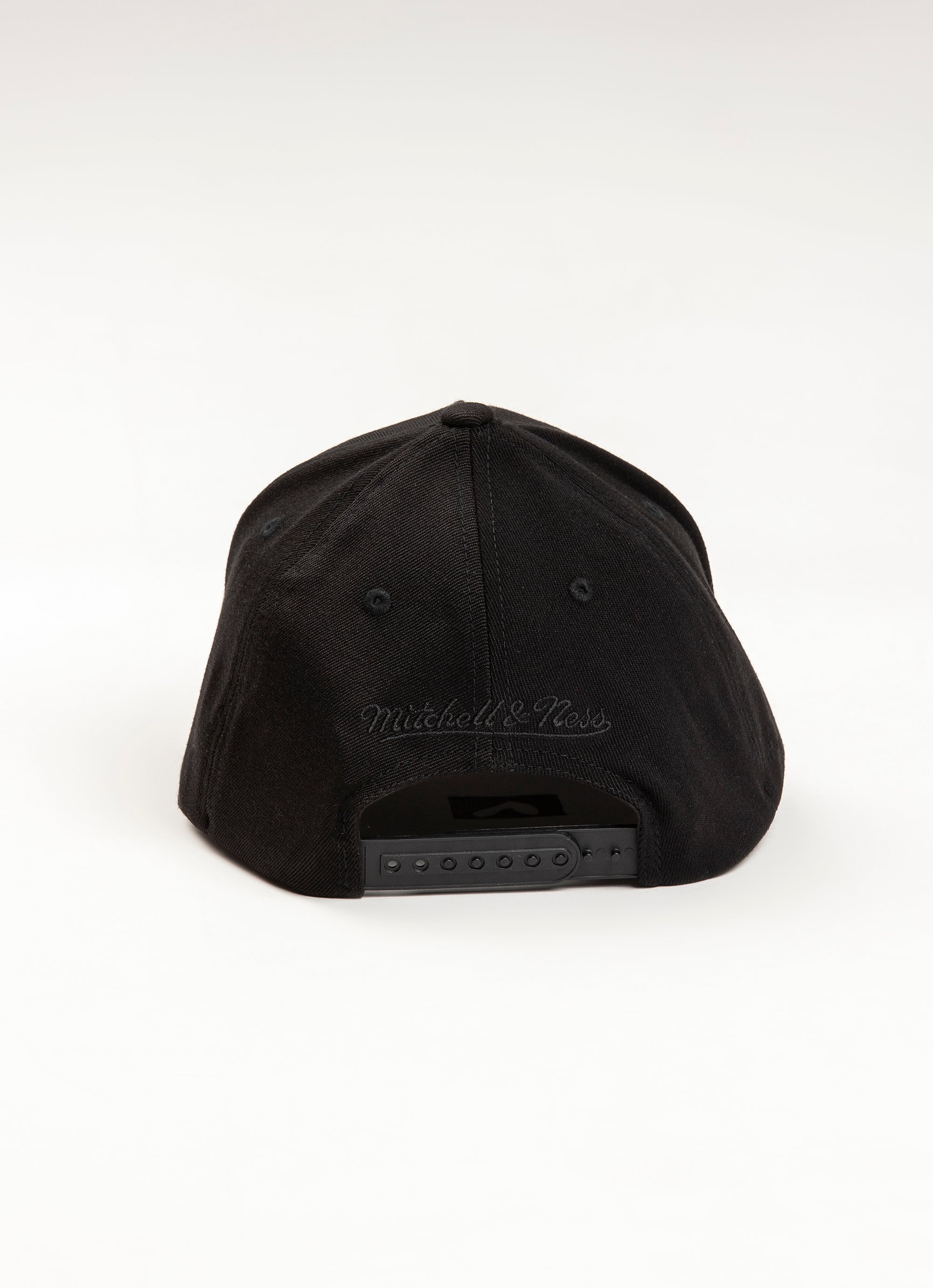 Mitchell & Ness Los Angeles Raiders 'Metallic Charcoal' Classic Red Snapback Black