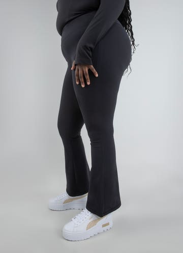 https://www.redrat.co.nz/content/products/stryde-cool-it-flared-leggings-curve-black-back-detail-54015.jpg?optimize=high&auto=webp&width=360