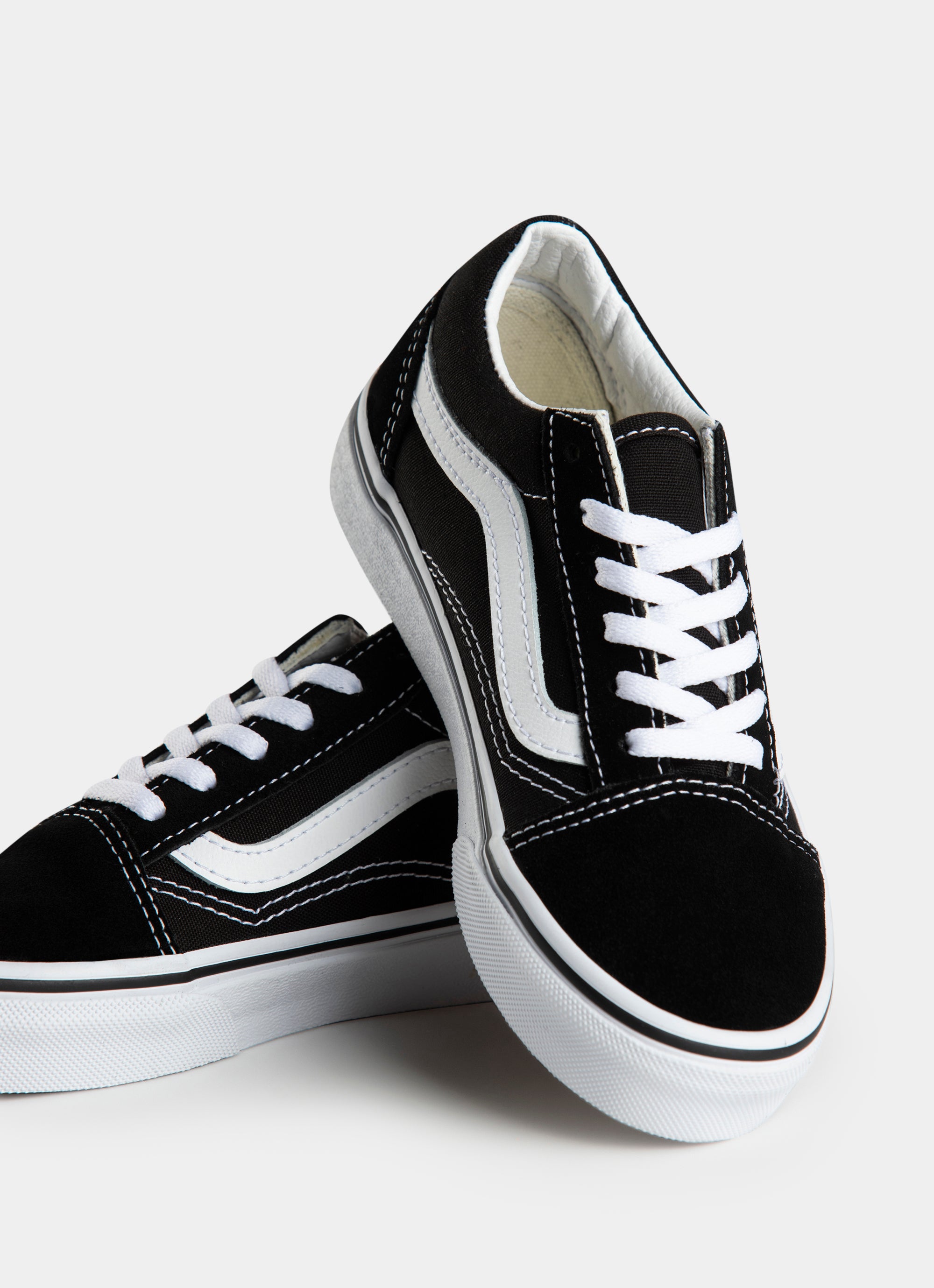 Vans black hotsell and white boys